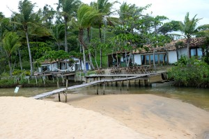 Bangalôs e o restaurante da praia 