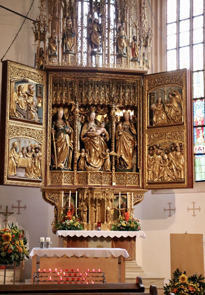 interior da Igreja Católica Parish of the Assumption em Hallstatt
