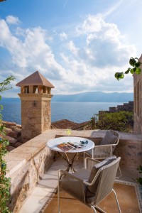 Moni Emvasis Luxury Suites