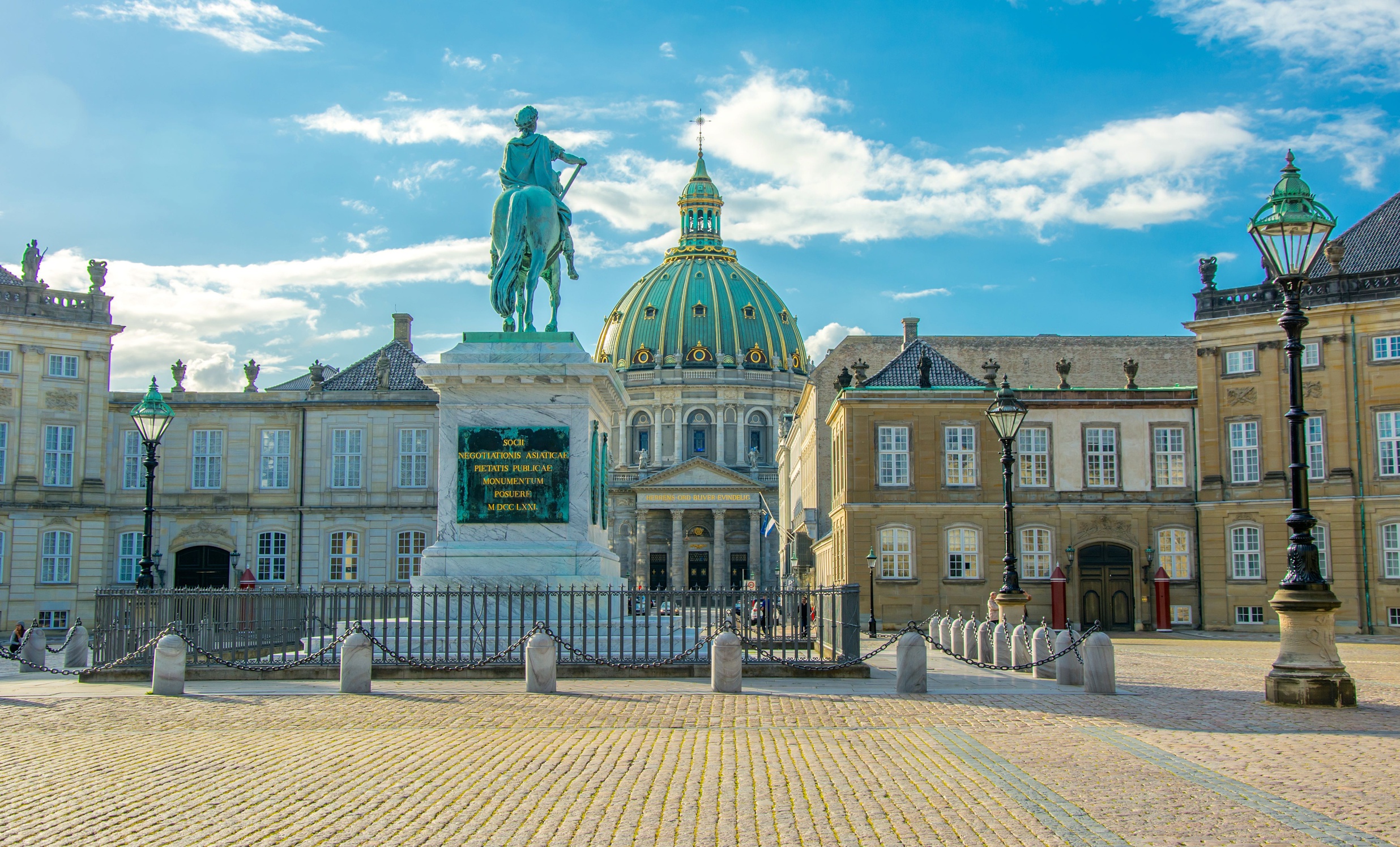 amalienborg visit copenhagen