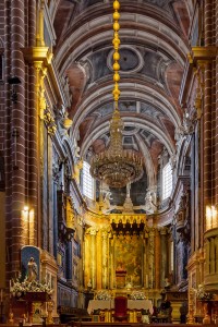 he baroque altar of the Evora Cathedral,