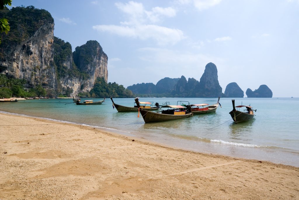 Longtail boats, transportes mais utilizados em Phi Phi, Tailândia