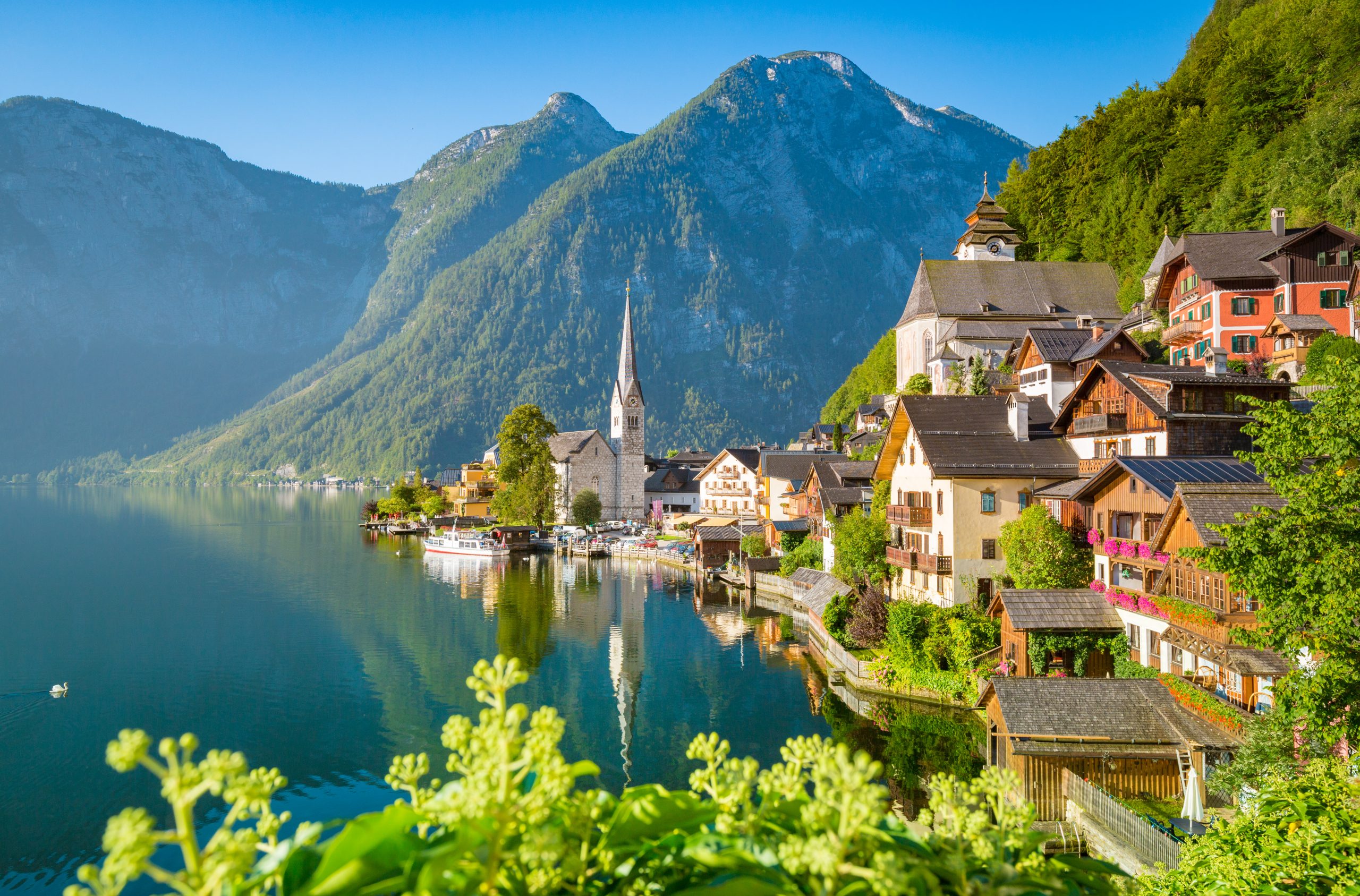 Classic view of Hallstatt in summer, Austria Viagem com Charme
